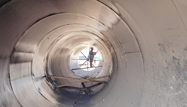 春節(jié)堅(jiān)守崗位 一線工人施工忙